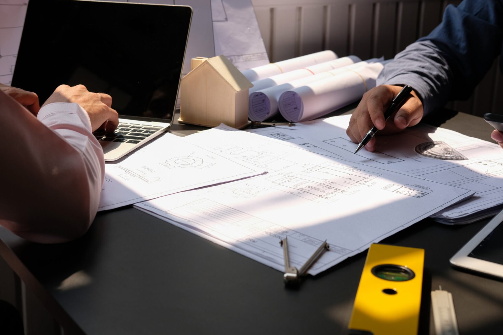Managing Contracts, Payments and Builders to Keep Projects on Track