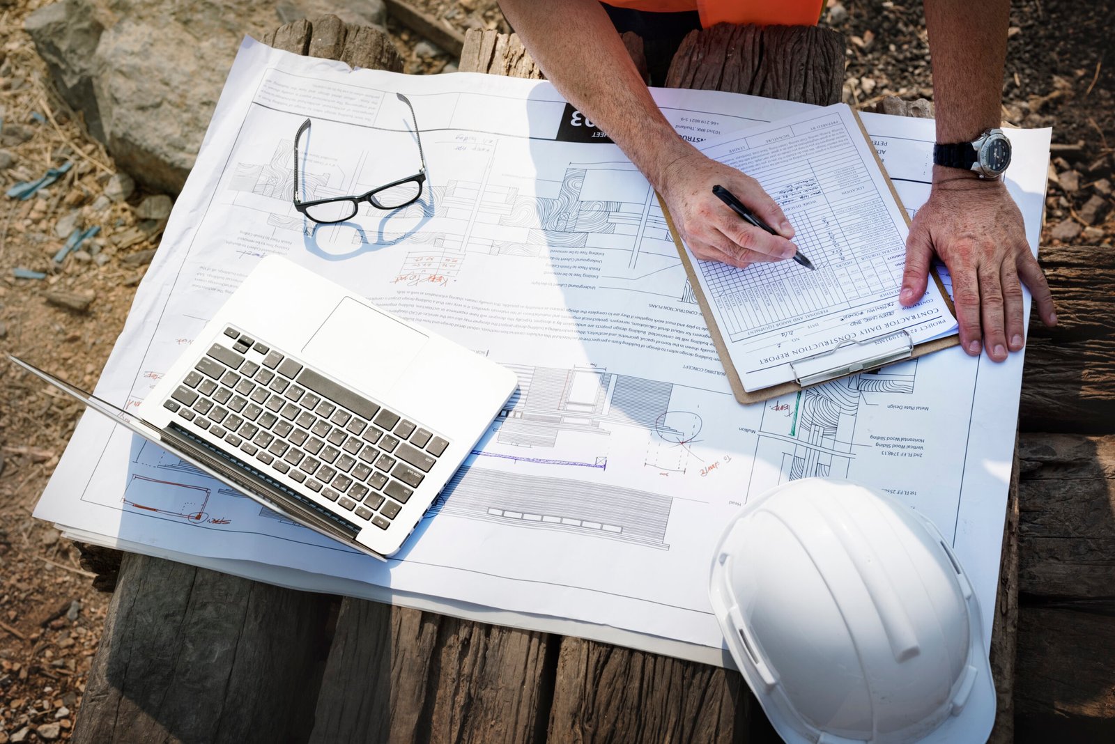 Managing Contracts, Payments and Builders to Keep Projects on Track
